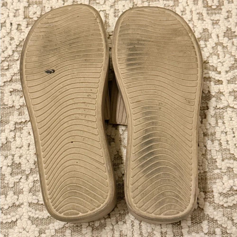 Cushionare Chic Beige Slide Sandals - Picture 3 of 3